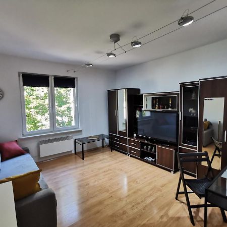 Small Apartament In Heart Of Boleslawiec City Екстериор снимка