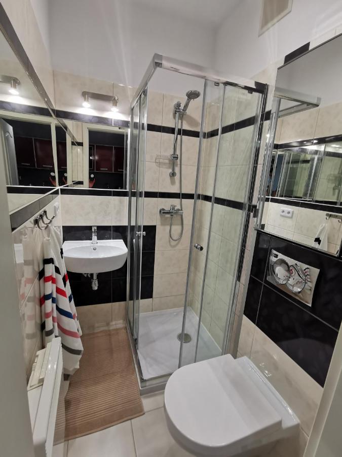 Small Apartament In Heart Of Boleslawiec City Екстериор снимка