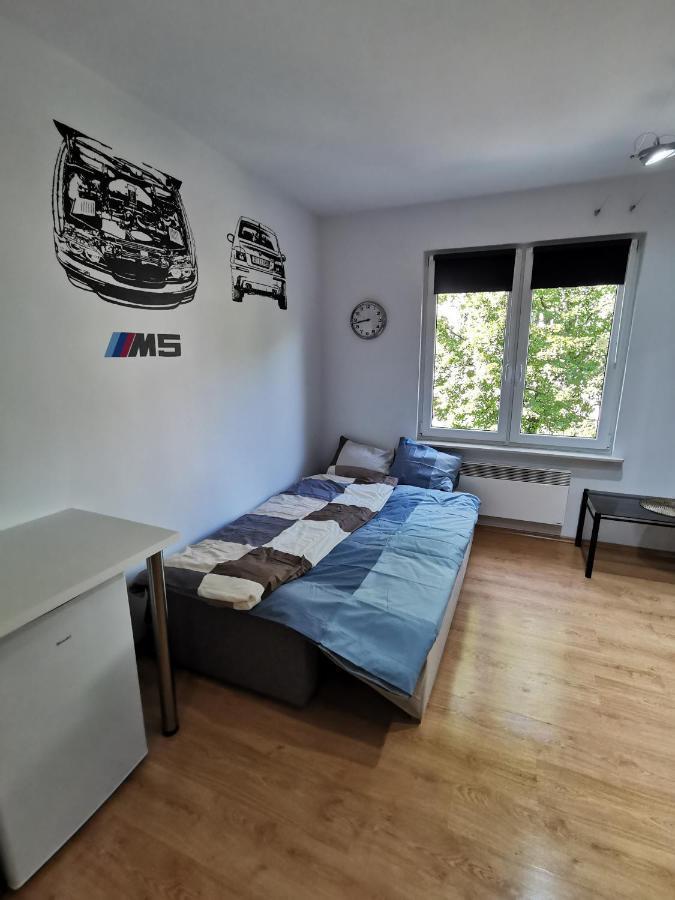 Small Apartament In Heart Of Boleslawiec City Екстериор снимка