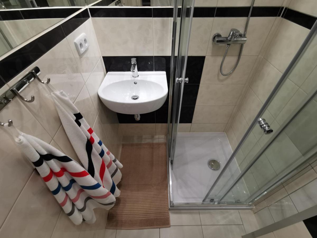 Small Apartament In Heart Of Boleslawiec City Екстериор снимка