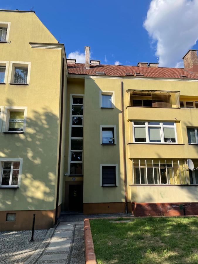 Small Apartament In Heart Of Boleslawiec City Екстериор снимка